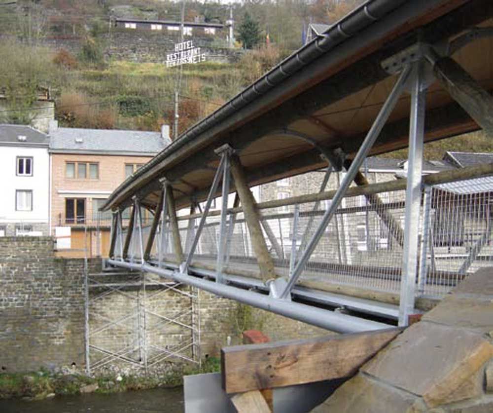 Voetgangersbrug  over de Ourthe