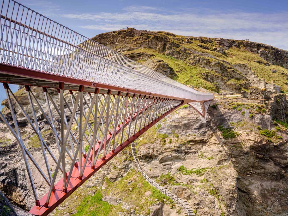 Voetgangersbrug Tintagel Castle (UK)  is open